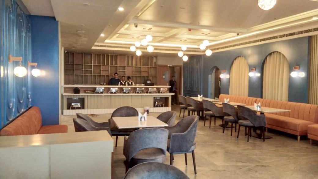 Hotel Four Element Váránaszi Kültér fotó