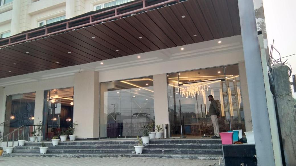 Hotel Four Element Váránaszi Kültér fotó