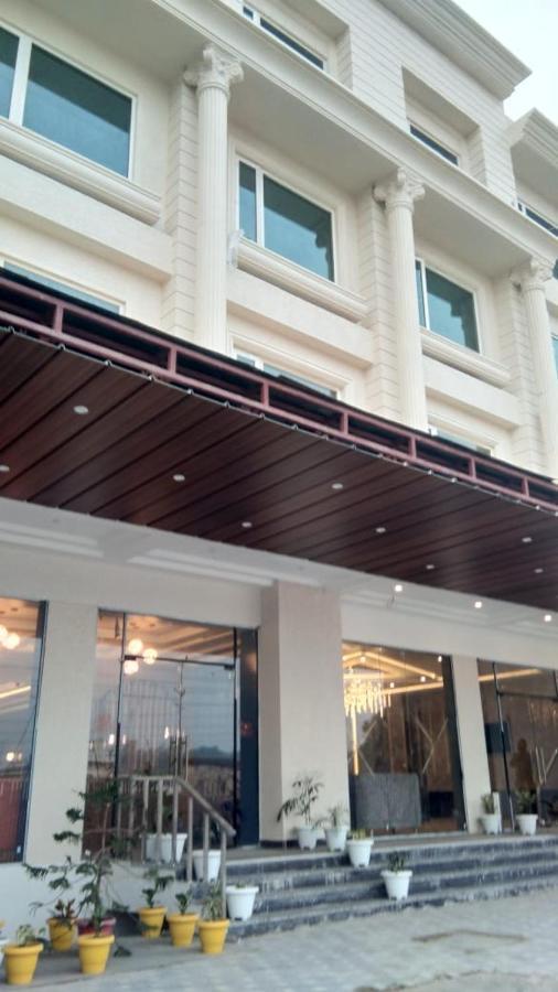 Hotel Four Element Váránaszi Kültér fotó