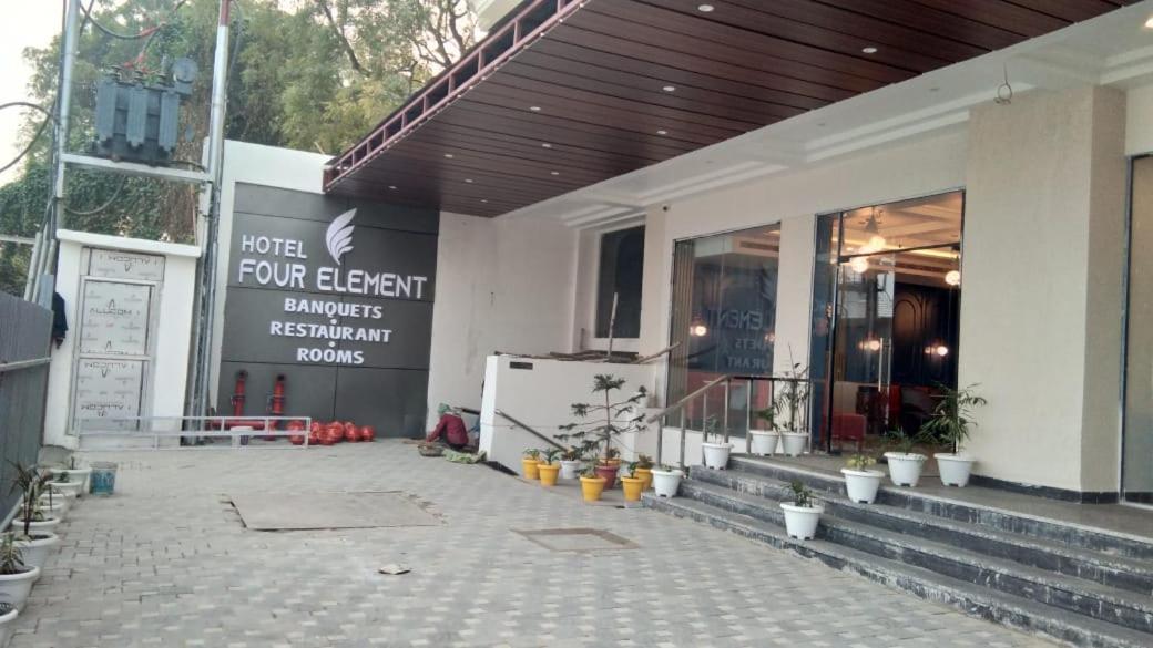 Hotel Four Element Váránaszi Kültér fotó