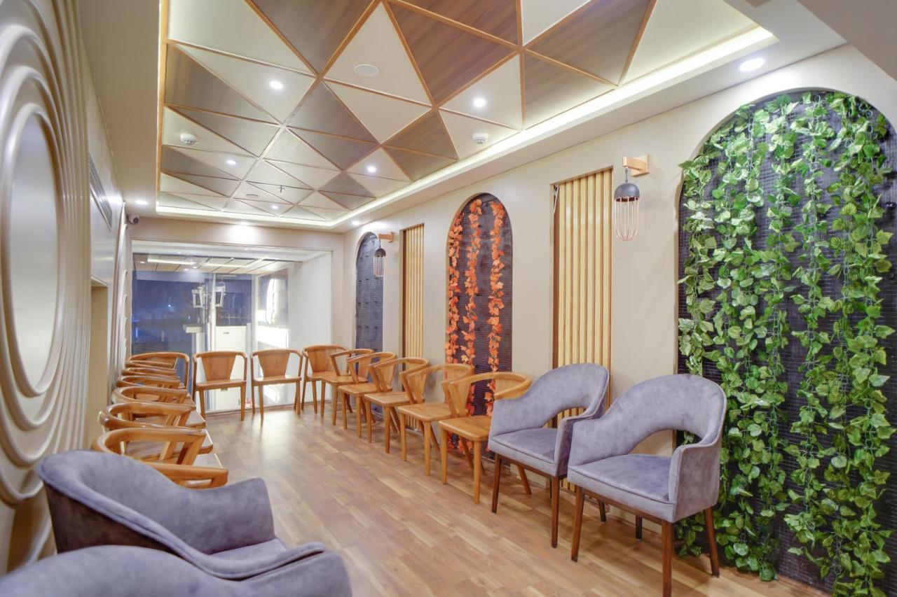 Hotel Four Element Váránaszi Kültér fotó