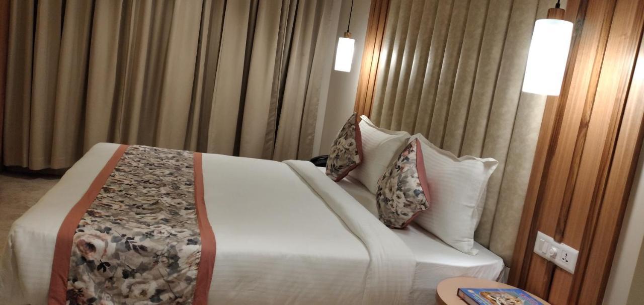 Hotel Four Element Váránaszi Kültér fotó