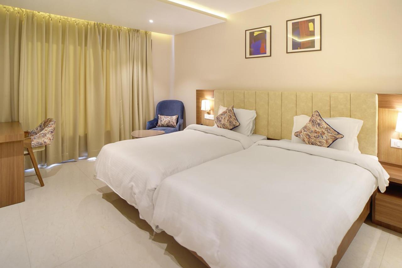 Hotel Four Element Váránaszi Kültér fotó