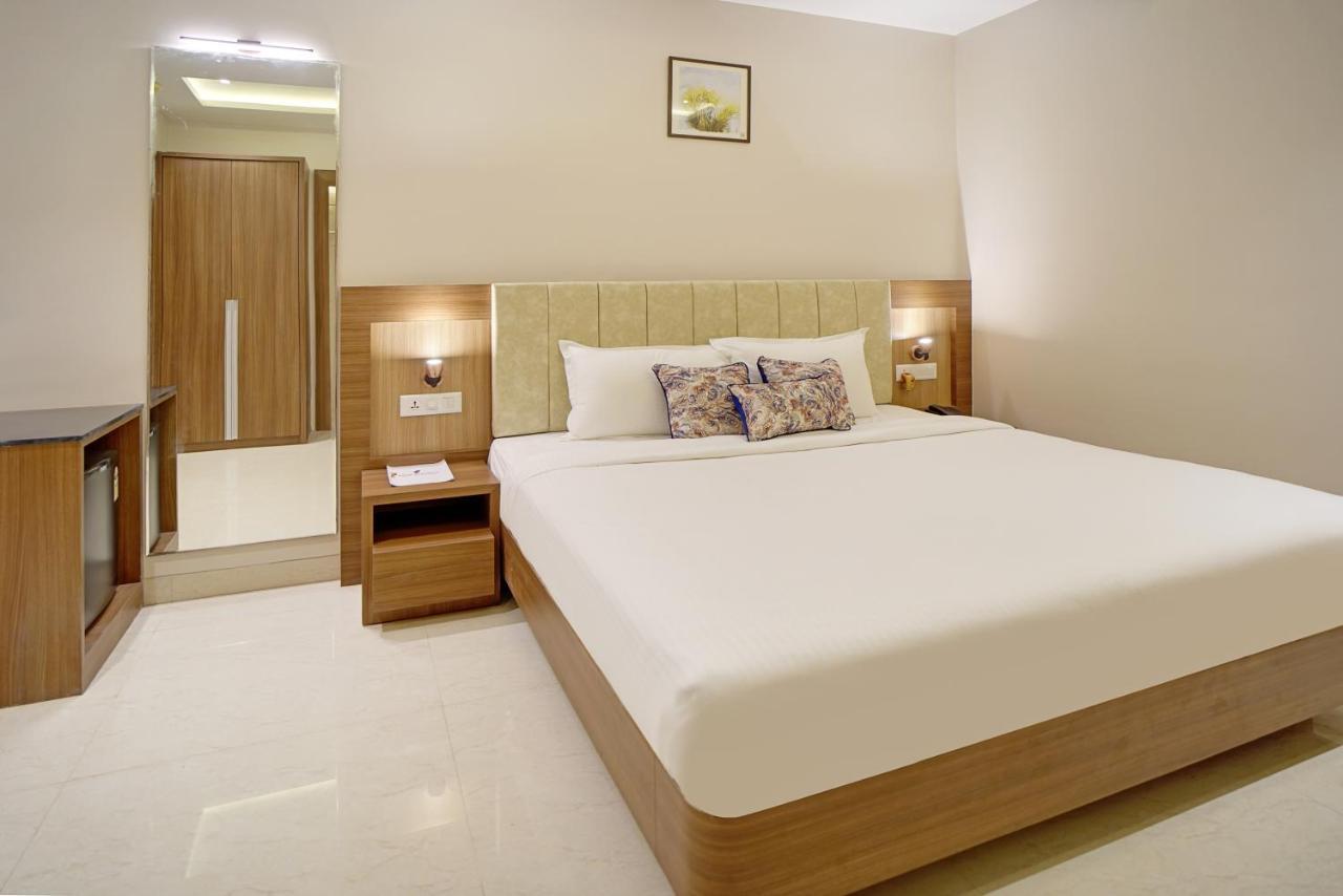 Hotel Four Element Váránaszi Kültér fotó