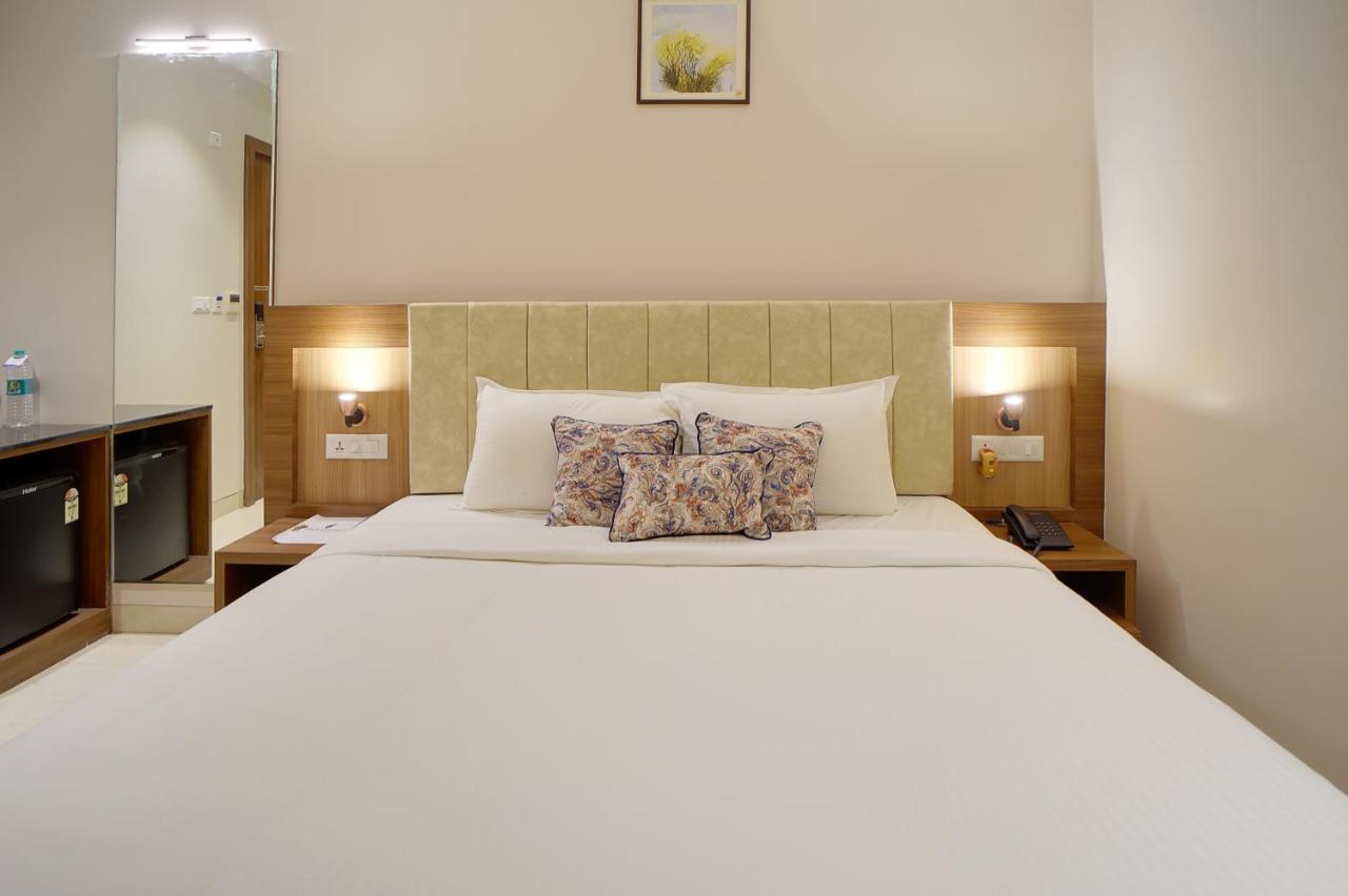 Hotel Four Element Váránaszi Kültér fotó