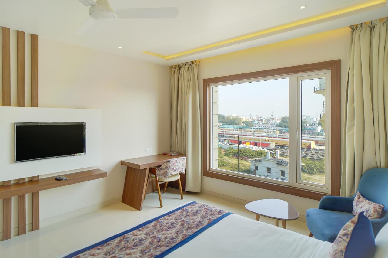 Hotel Four Element Váránaszi Kültér fotó