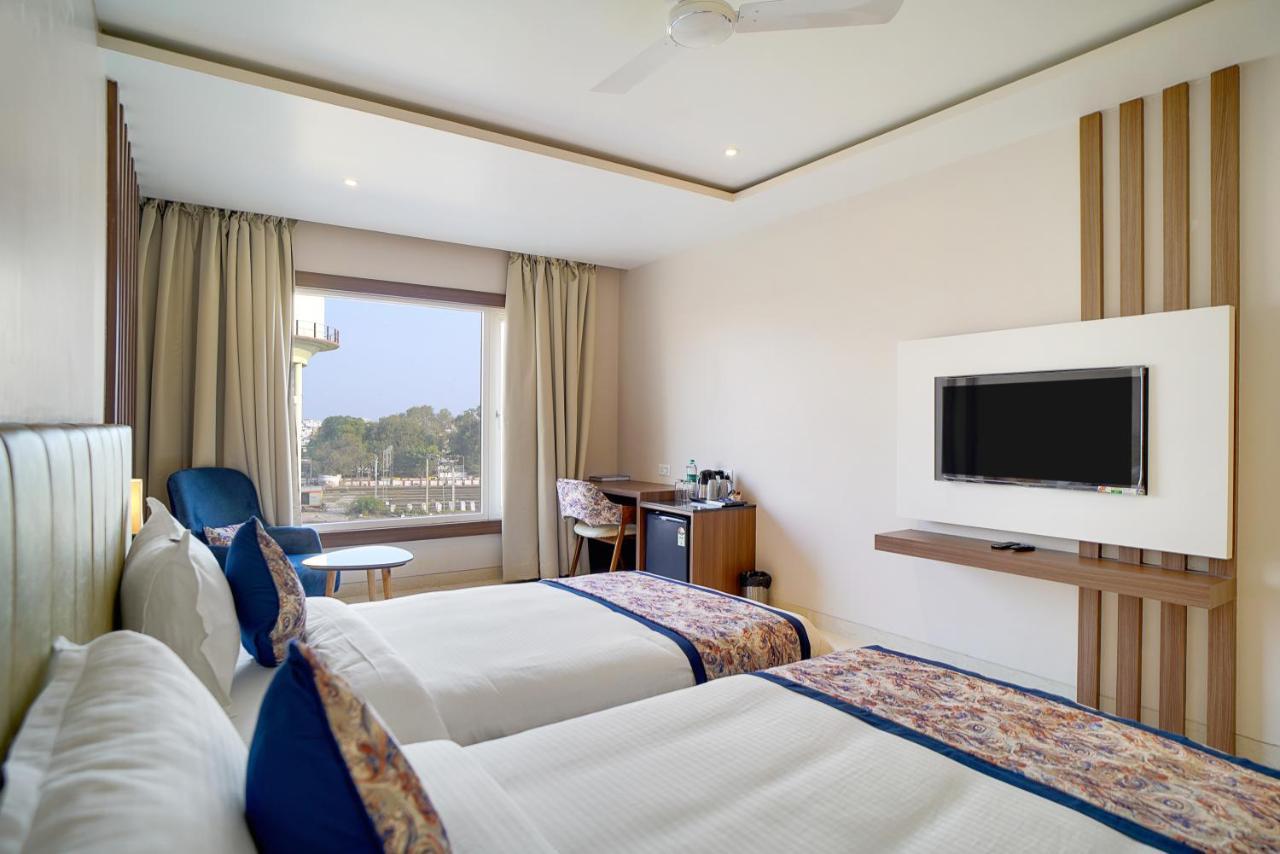Hotel Four Element Váránaszi Kültér fotó