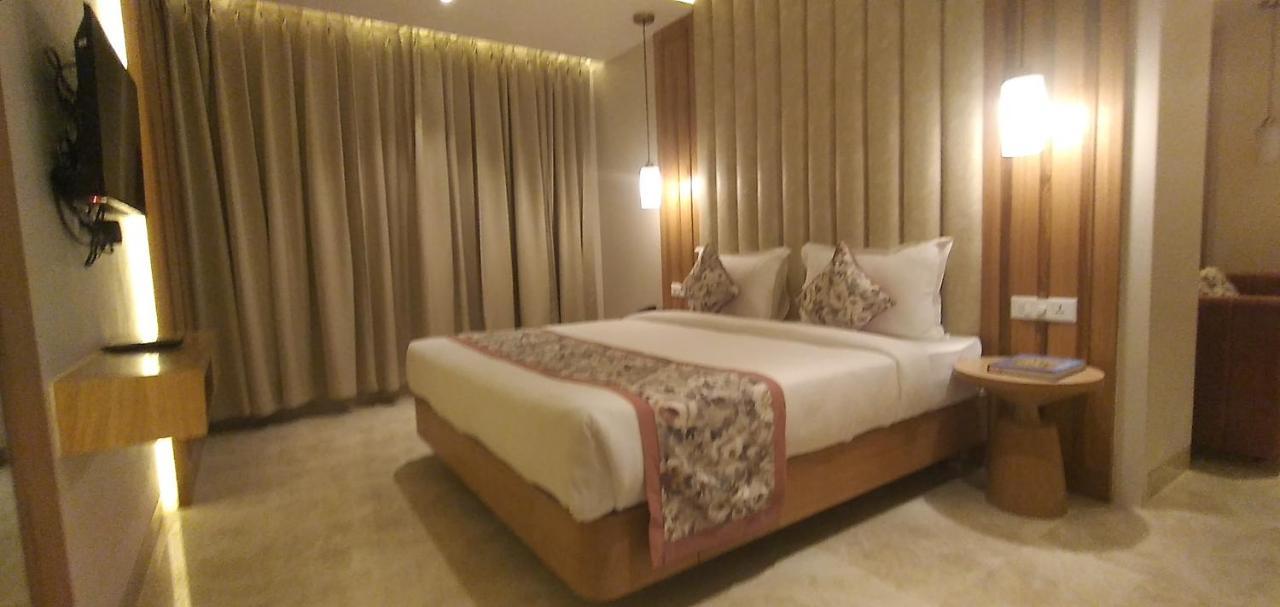 Hotel Four Element Váránaszi Kültér fotó