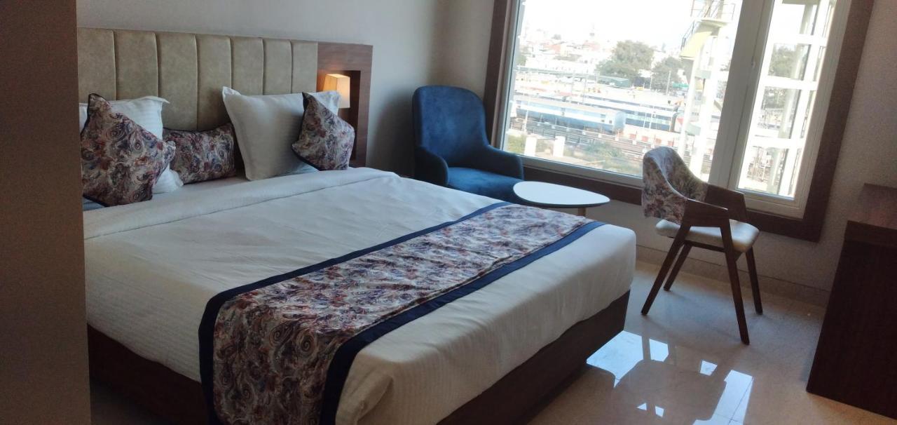 Hotel Four Element Váránaszi Kültér fotó