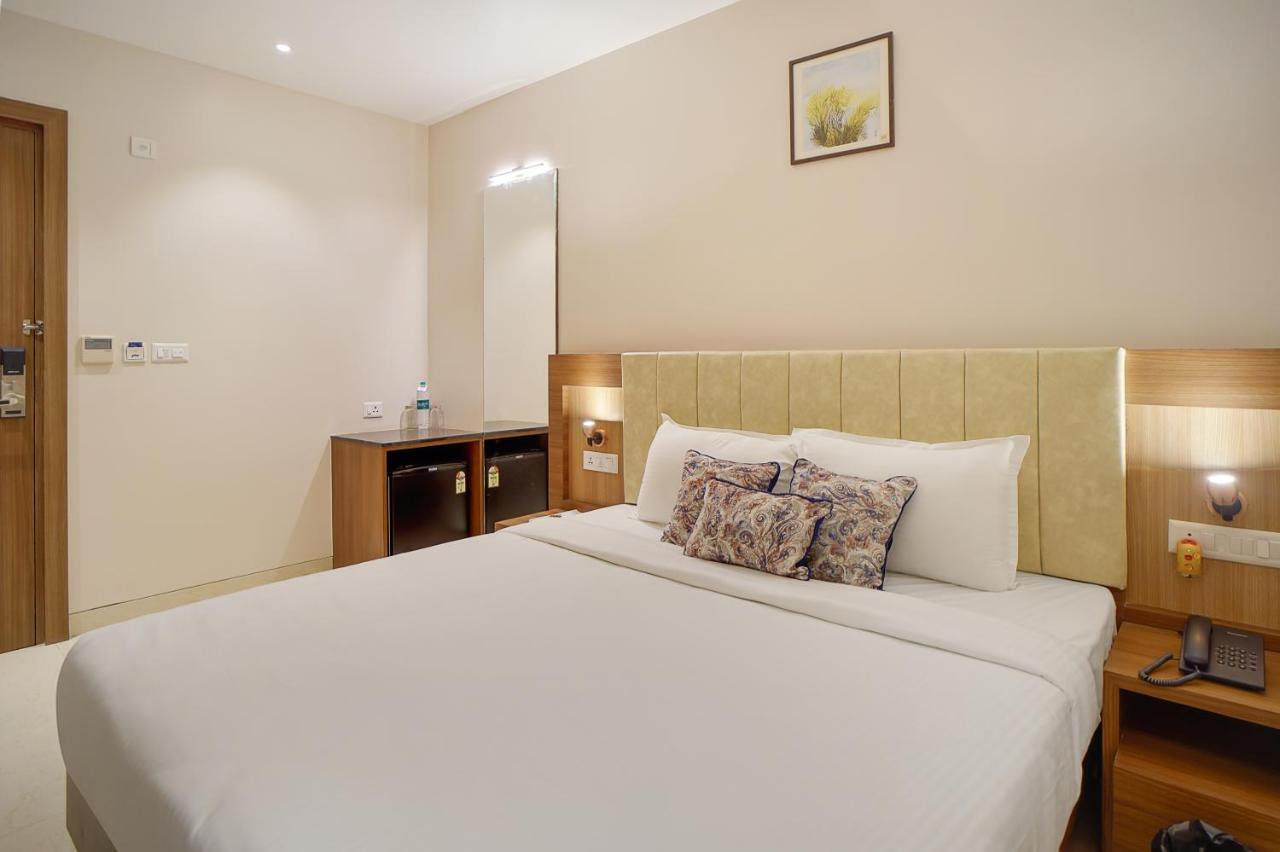 Hotel Four Element Váránaszi Kültér fotó