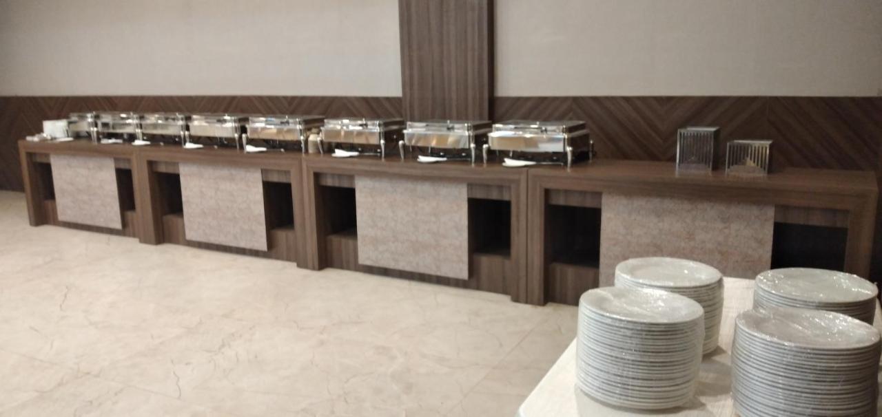 Hotel Four Element Váránaszi Kültér fotó