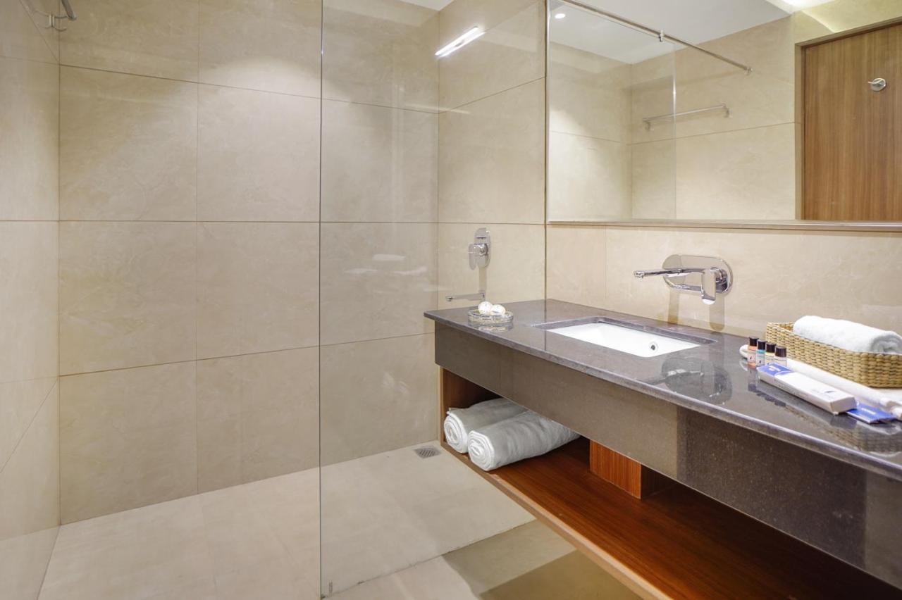 Hotel Four Element Váránaszi Kültér fotó