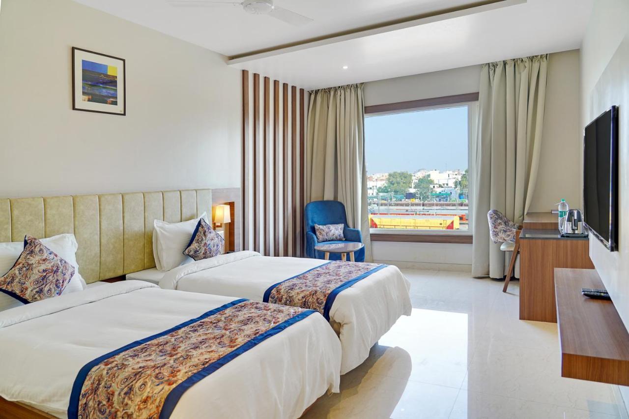 Hotel Four Element Váránaszi Kültér fotó