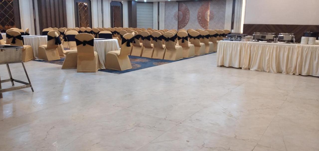 Hotel Four Element Váránaszi Kültér fotó